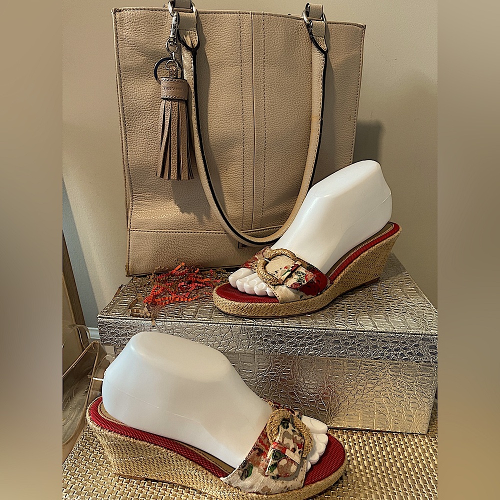 EUC Chinese Laundry Sparkly Woven Wedge Sandals, Red/Tan, Size 7